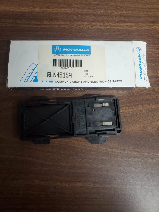 Motorola RLN6515A GP350 Radio Battery Adapter - Image 2